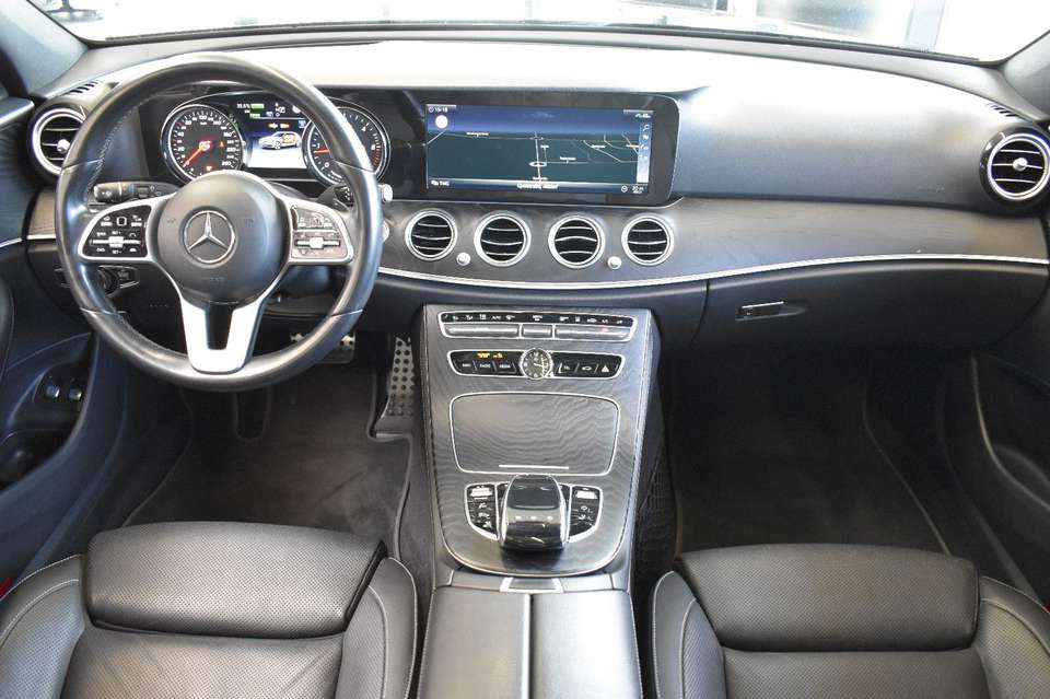 Mercedes-Benz E 300 - Imagem 3