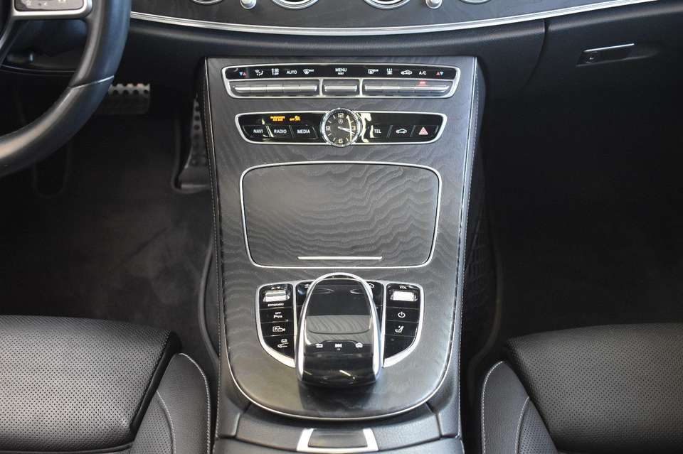 Mercedes-Benz E 300 - Imagem 13