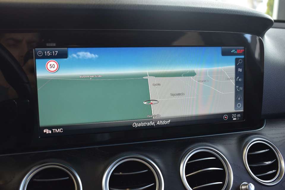 Mercedes-Benz E 300 - Imagem 14