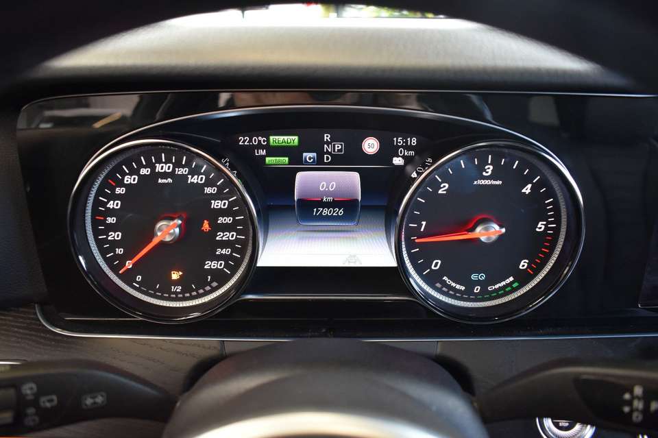 Mercedes-Benz E 300 - Imagem 15