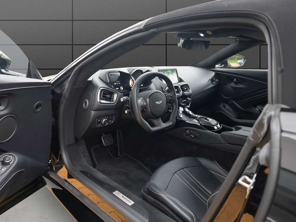 Aston Martin V8 - Imagem 3