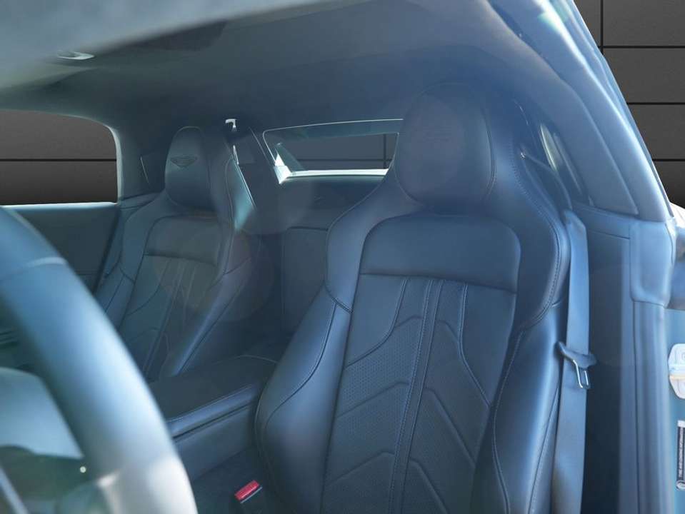 Aston Martin V8 - Imagem 5