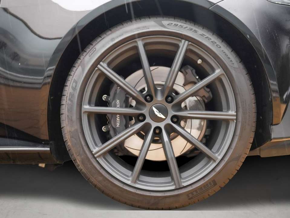 Aston Martin V8 - Imagem 4