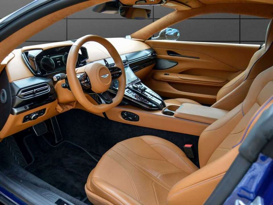 Aston Martin V8 - Imagem 3