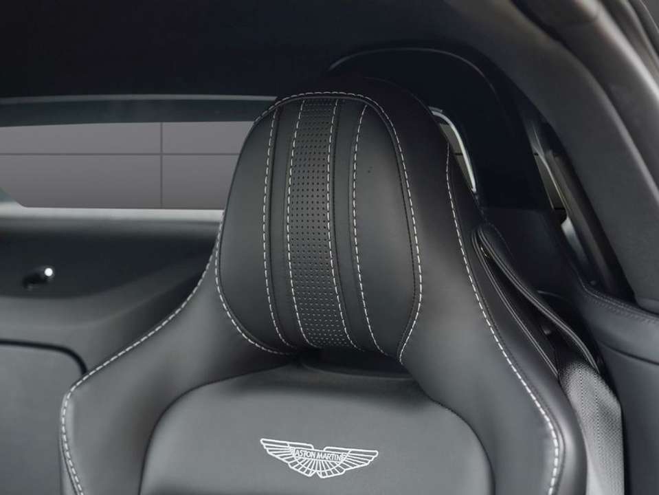 Aston Martin V8 - Imagem 5