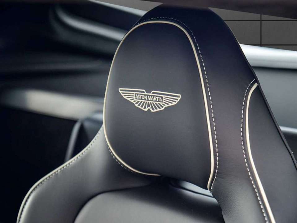 Aston Martin V8 - Imagem 4