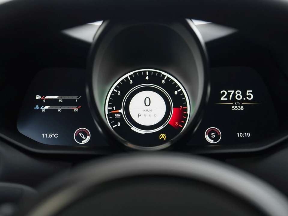 Aston Martin V8 - Imagem 6