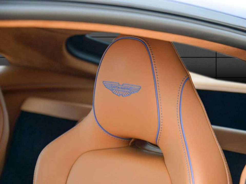 Aston Martin V8 - Imagem 4