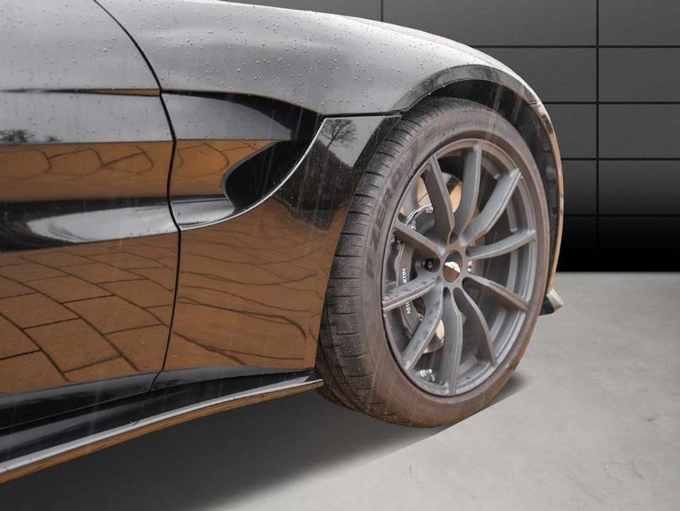 Aston Martin V8 - Imagem 9