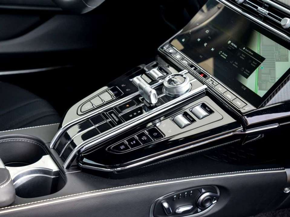 Aston Martin V8 - Imagem 9