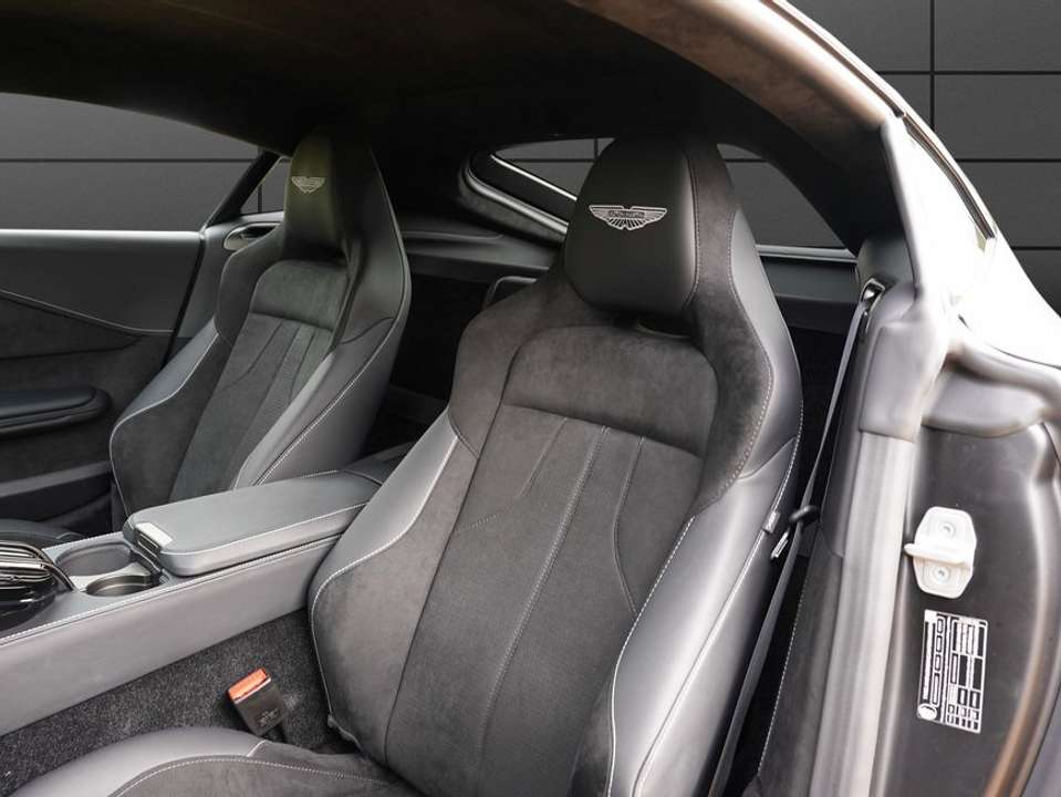 Aston Martin V8 - Imagem 9