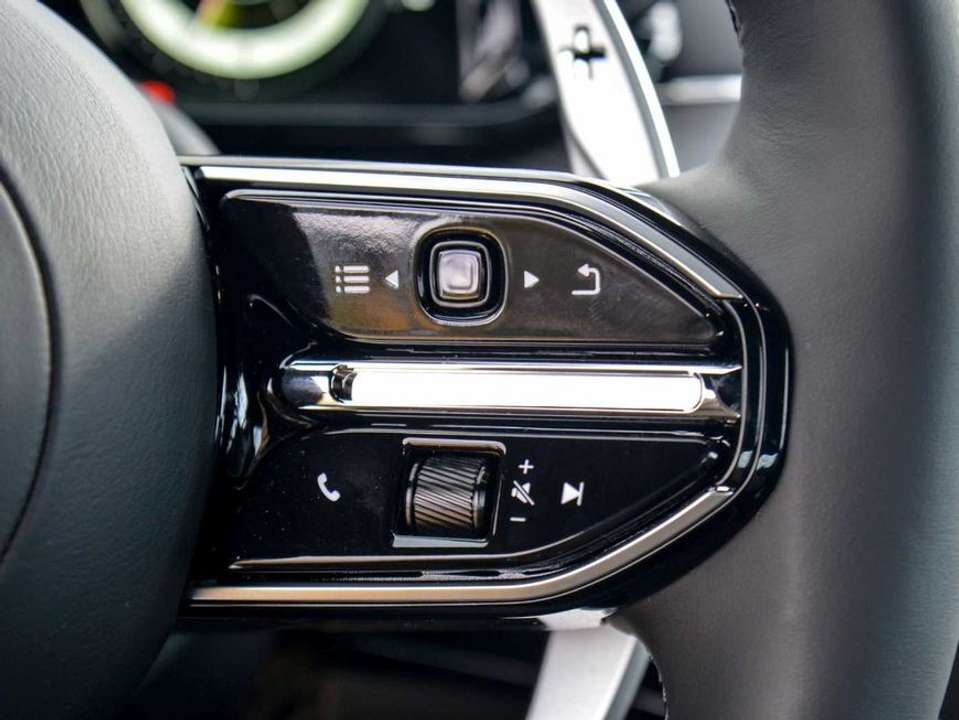 Aston Martin V8 - Imagem 10