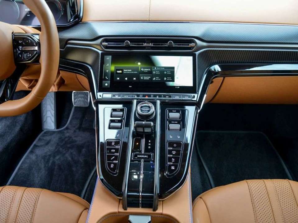 Aston Martin V8 - Imagem 9