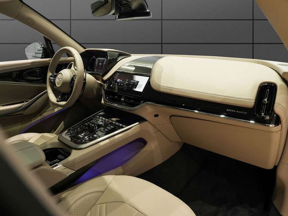 Aston Martin DBX - Imagem 11