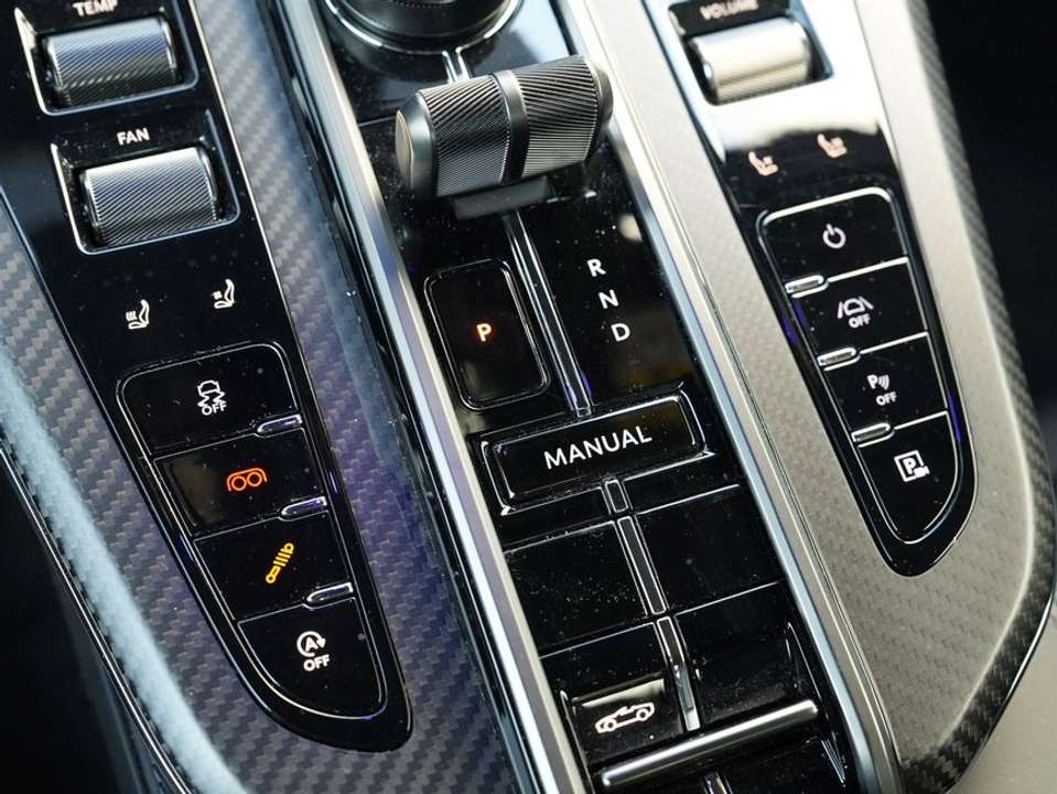 Aston Martin V8 - Imagem 14