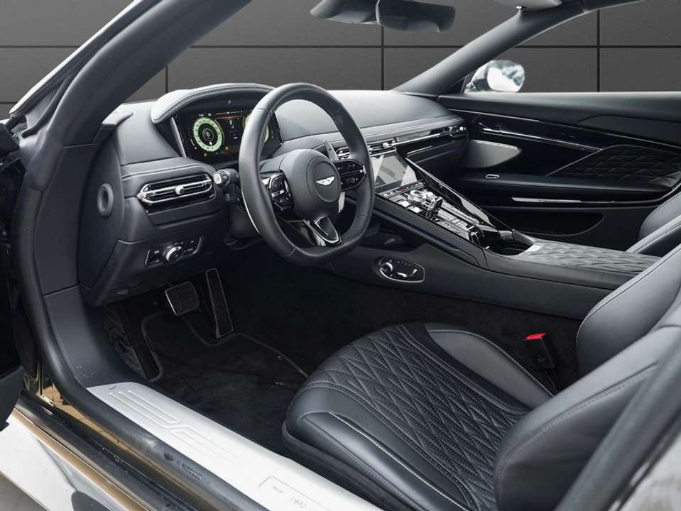 Aston Martin DB12 - Imagem 11