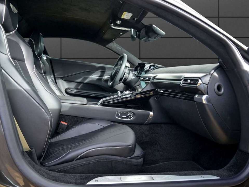 Aston Martin V8 - Imagem 12