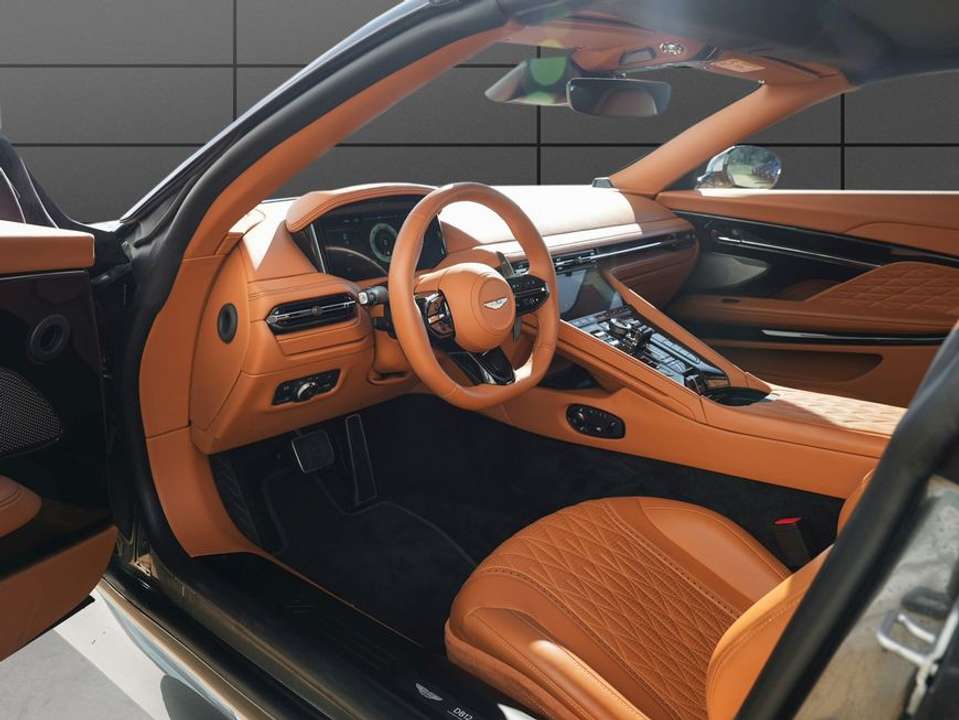Aston Martin DB12 - Imagem 11