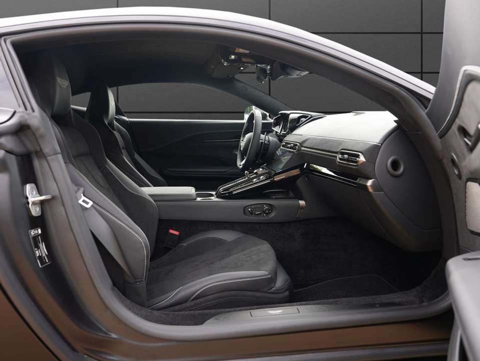 Aston Martin V8 - Imagem 12