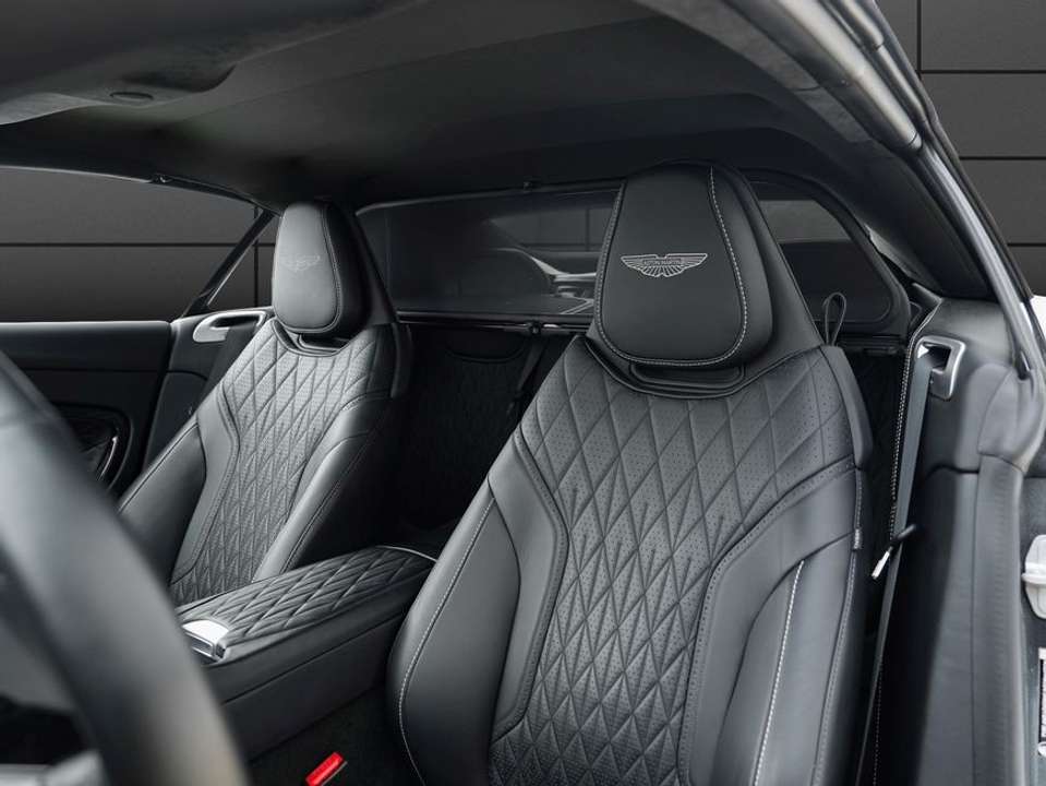 Aston Martin DB12 - Imagem 12