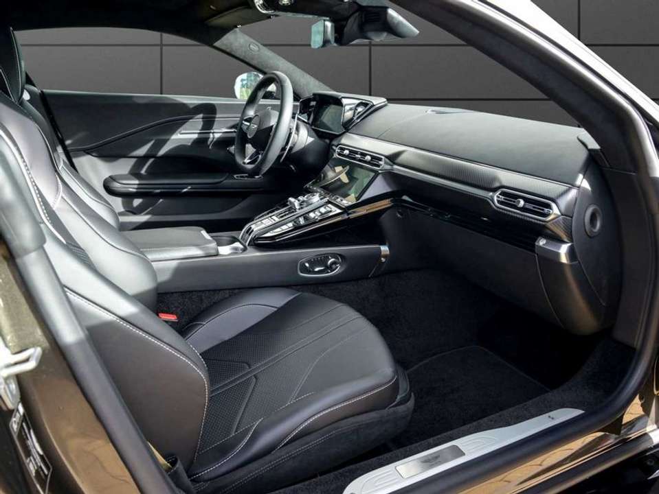 Aston Martin V8 - Imagem 13