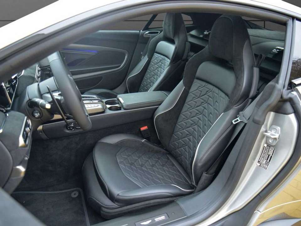 Aston Martin Vanquish - Imagem 12