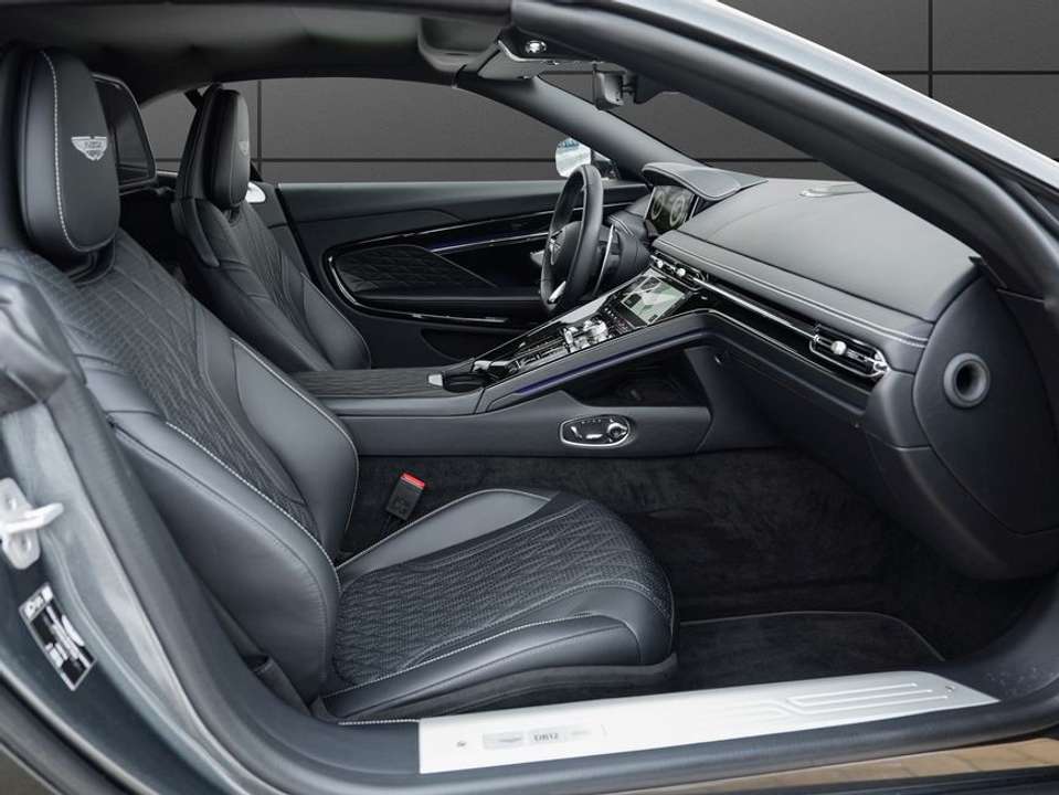 Aston Martin DB12 - Imagem 13