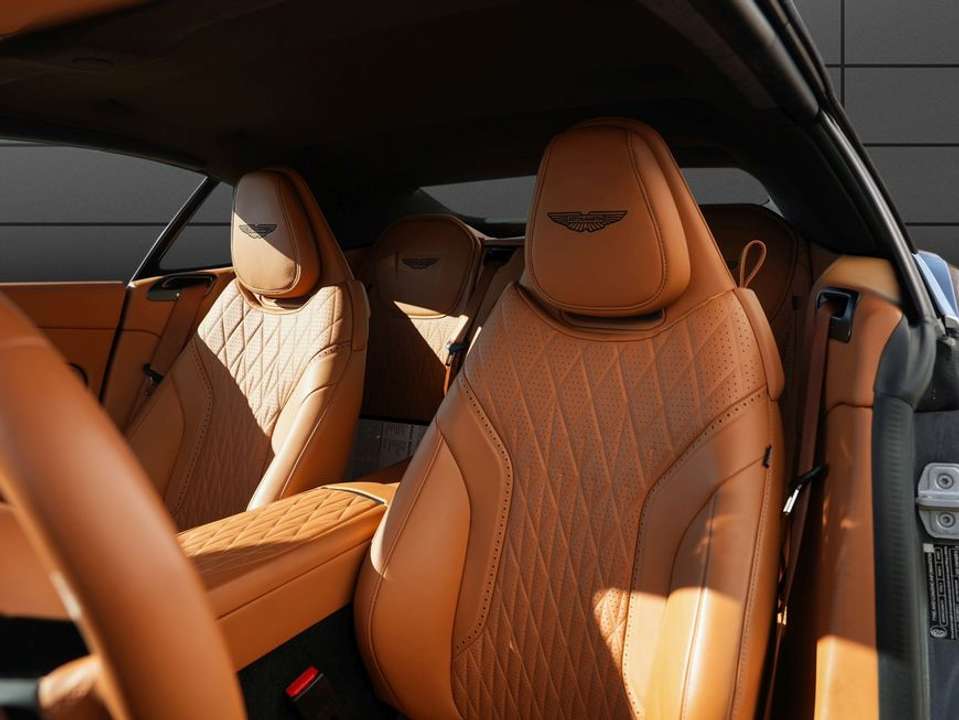 Aston Martin DB12 - Imagem 13