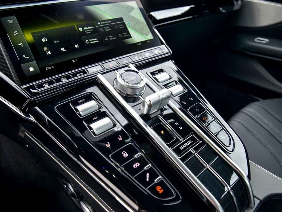 Aston Martin V8 - Imagem 14