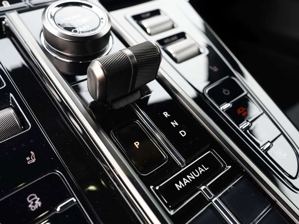 Aston Martin V8 - Imagem 14