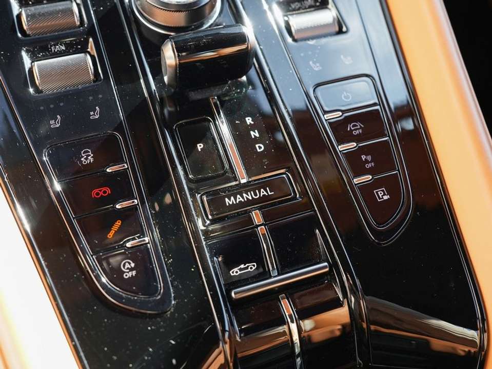 Aston Martin DB12 - Imagem 14