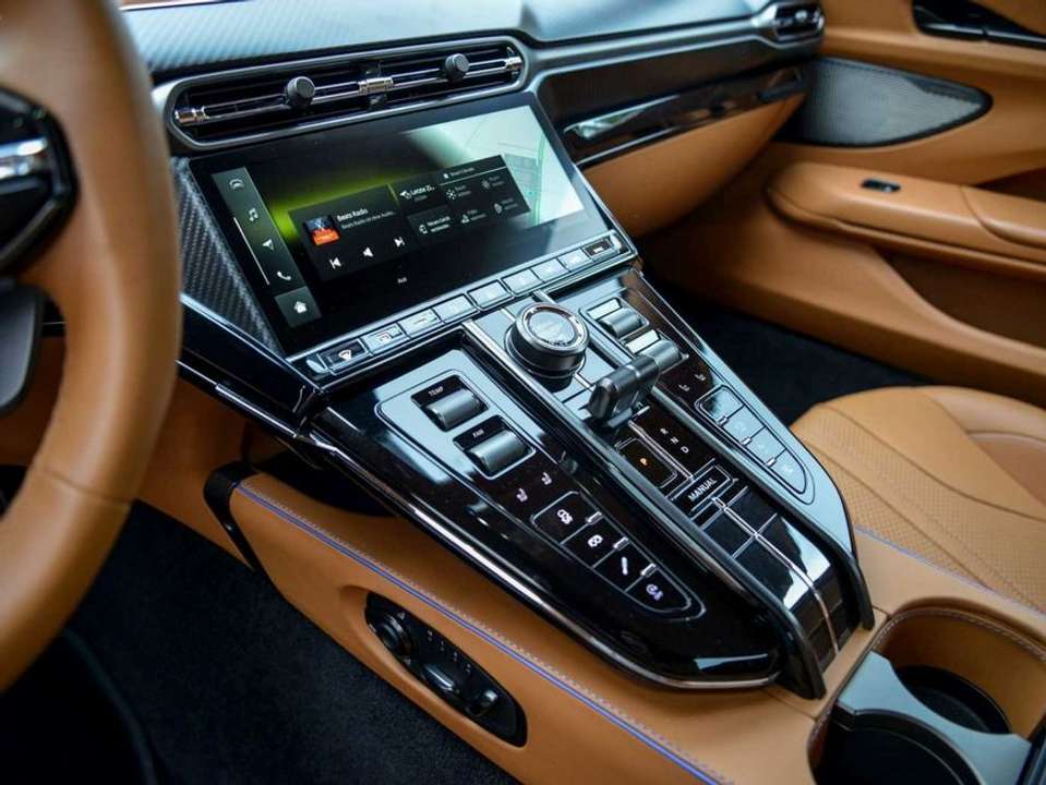 Aston Martin V8 - Imagem 14