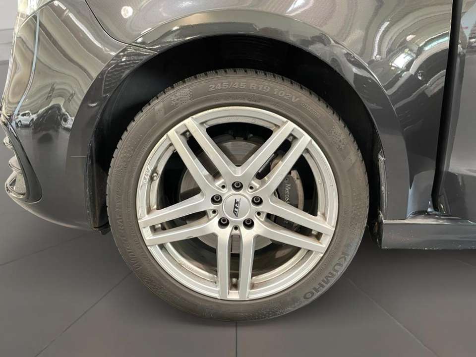 Mercedes-Benz V 300 - Imagem 8