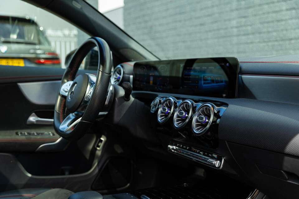 Mercedes-Benz CLA 200 - Imagem 15