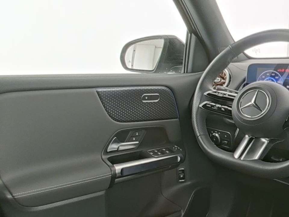 Mercedes-Benz EQB 250 - Imagem 8