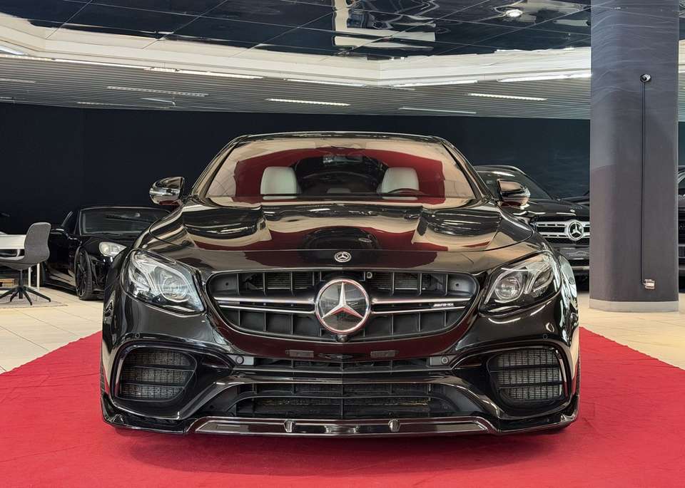 Mercedes-Benz E 63 AMG - Imagem 1