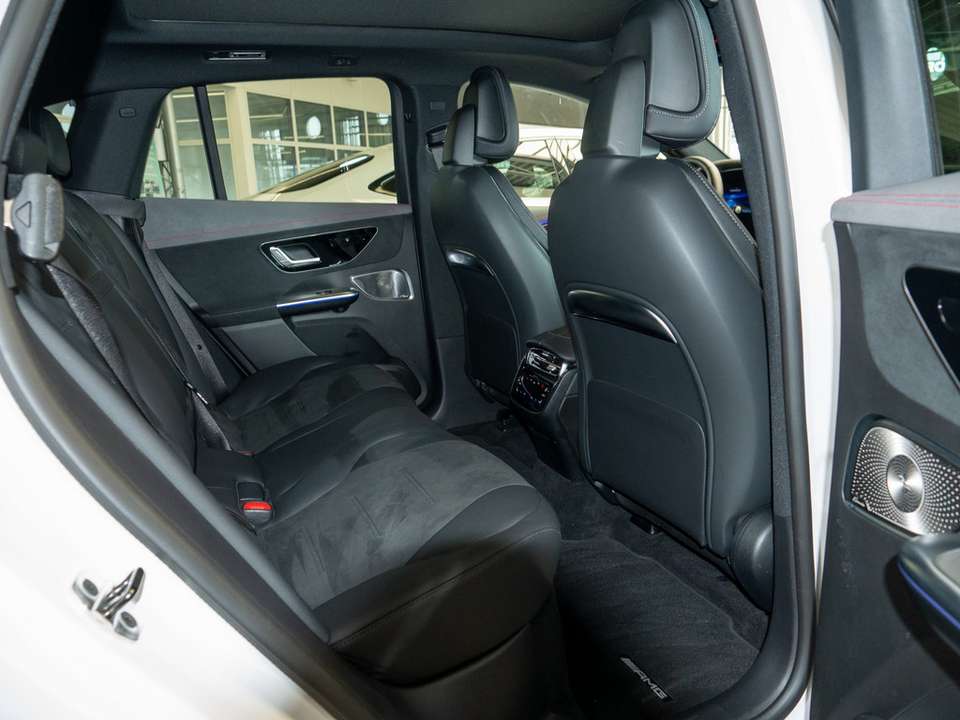 Mercedes-Benz EQE 43 - Imagem 9