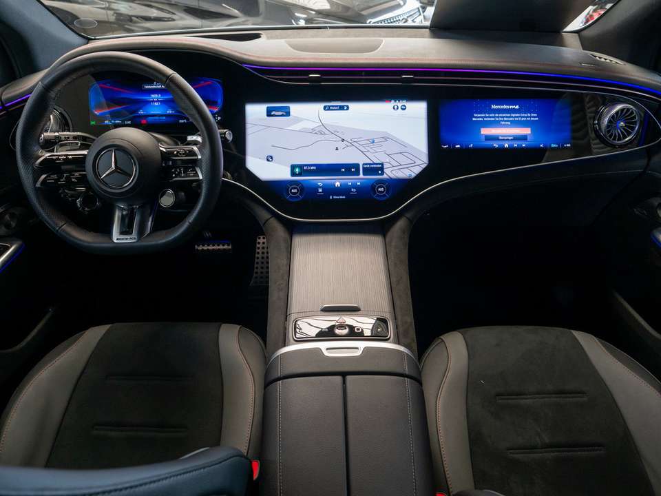 Mercedes-Benz EQE 43 - Imagem 11