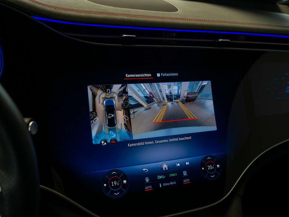 Mercedes-Benz EQE 43 - Imagem 14