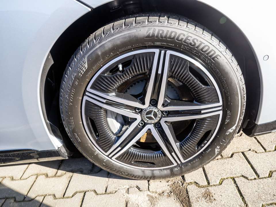 Mercedes-Benz EQE 350 - Imagem 10