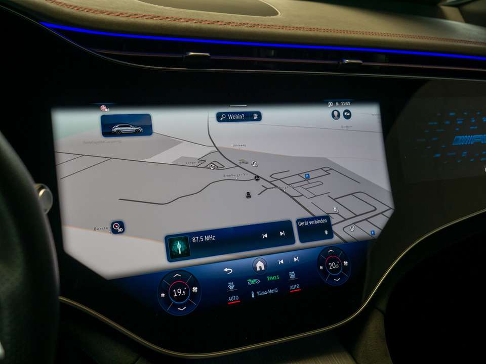 Mercedes-Benz EQE 43 - Imagem 15