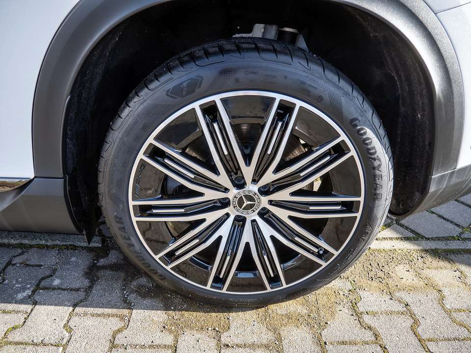 Mercedes-Benz EQE 350 - Imagem 10