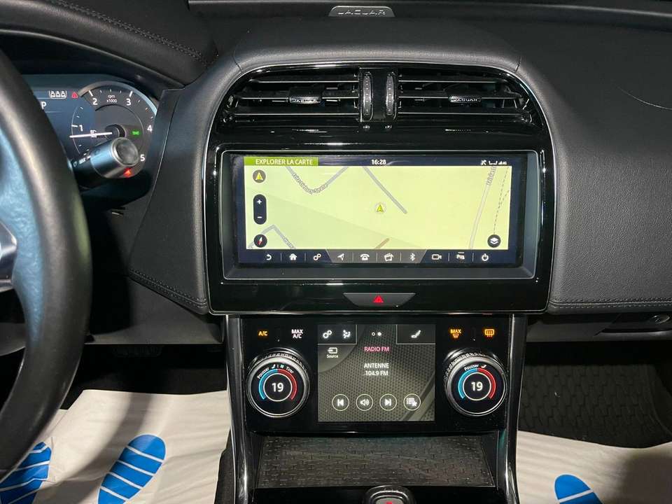 Jaguar XE - Imagem 11