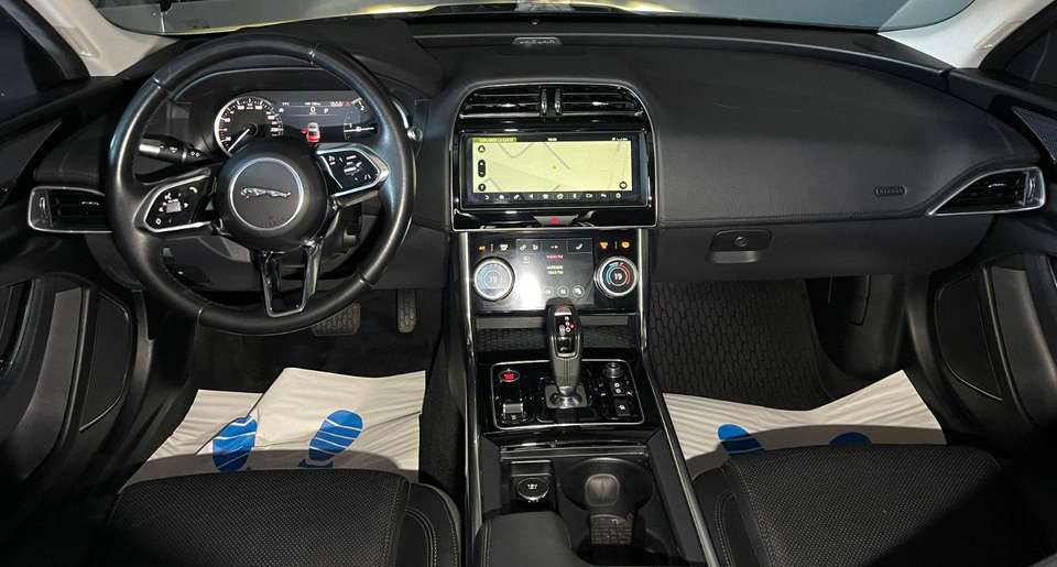 Jaguar XE - Imagem 12