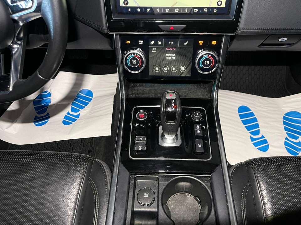 Jaguar XE - Imagem 13