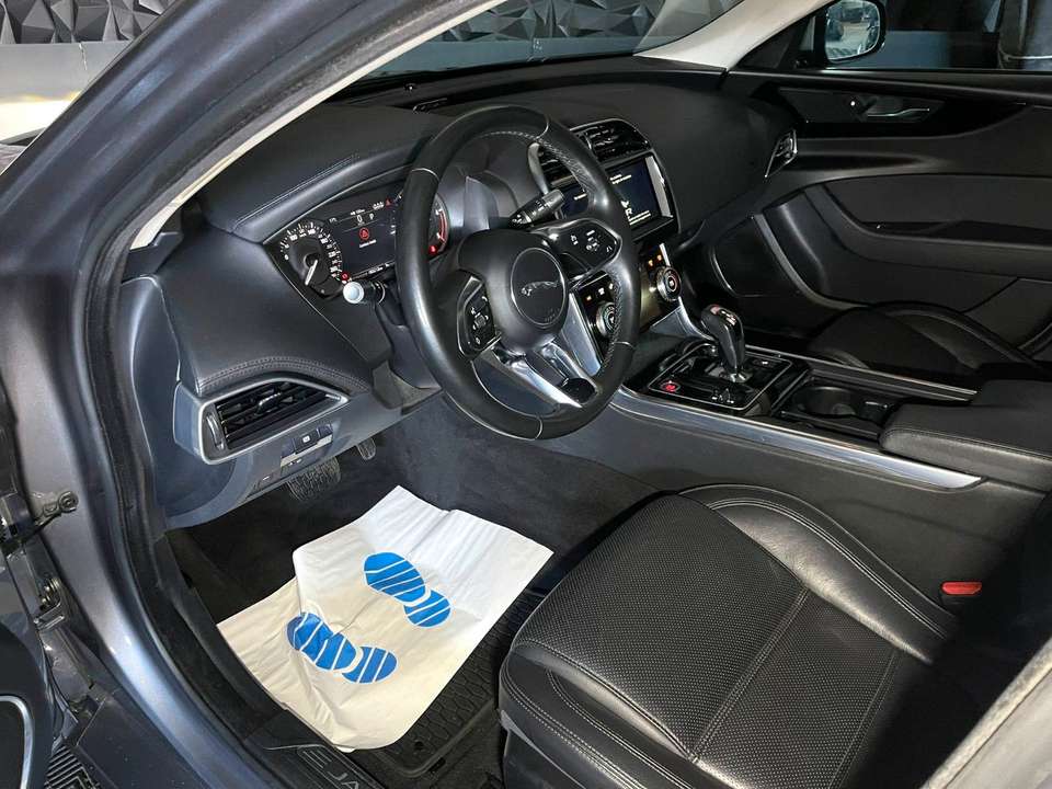 Jaguar XE - Imagem 14