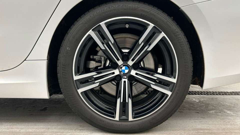 BMW 330 - Imagem 13