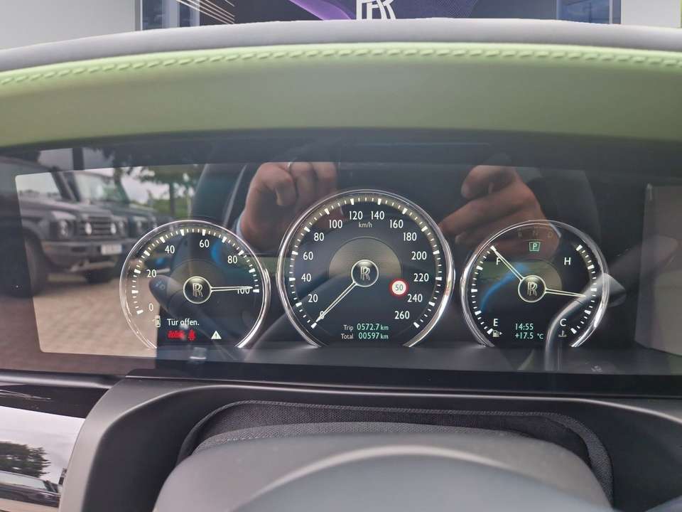 Rolls-Royce Ghost - Imagem 12