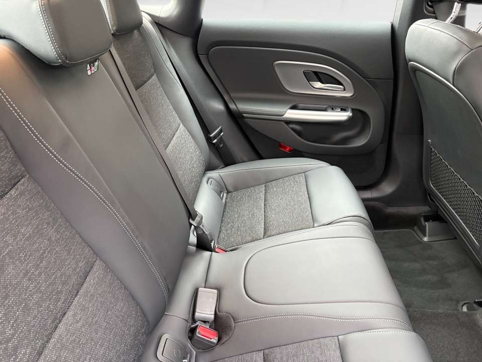 Mercedes-Benz CLA 180 - Imagem 9