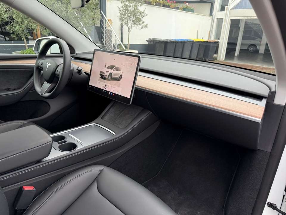 Tesla Model Y - Imagem 12